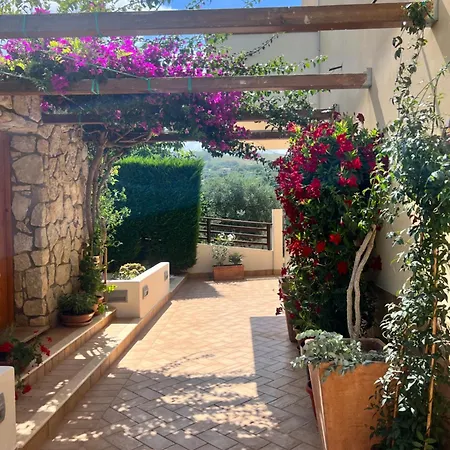 Casa Dei Fiori Bed and Breakfast 3*